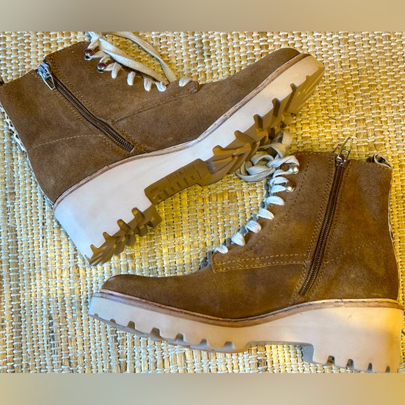 NWOT DOLCE VITA s8.5 suede boots-a few studs around sole missing-see last pic - Picture 2 of 10